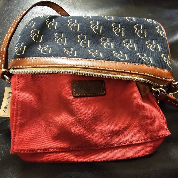 Dooney and Bourke Greta Canvas Large Wristlet in Black with Gold DB Logo EUC - Picture 8 of 10
